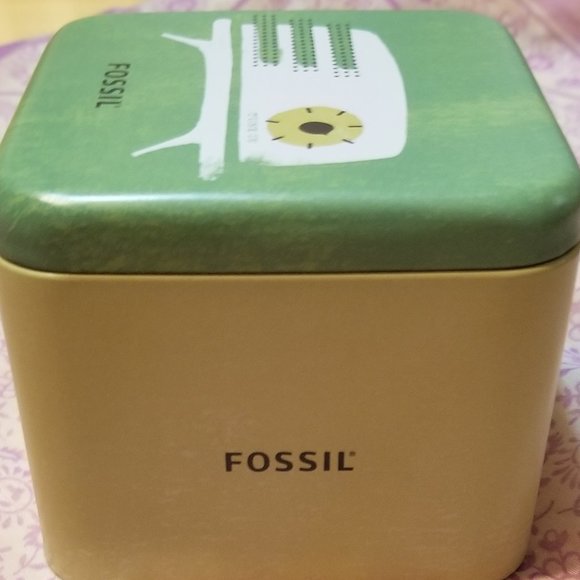 Unique Vintage Fossil Watch w/Gift Tin main image 4